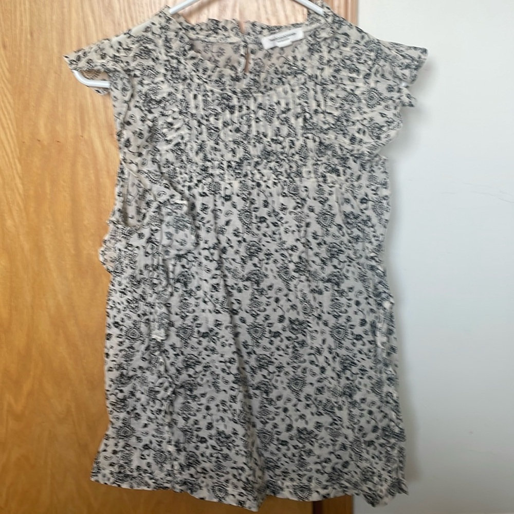 Sz XS Black & White sleeveless blouse